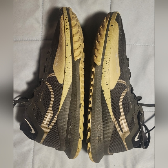 Nike - Picture 4 of 8